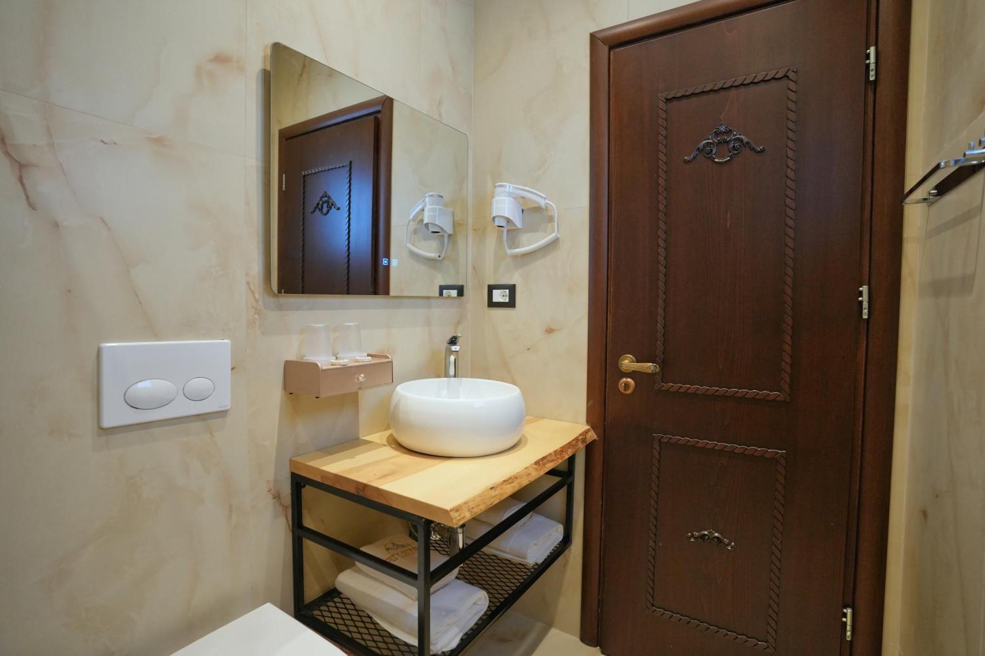 City Street Hotel Gjirokaster Room photo