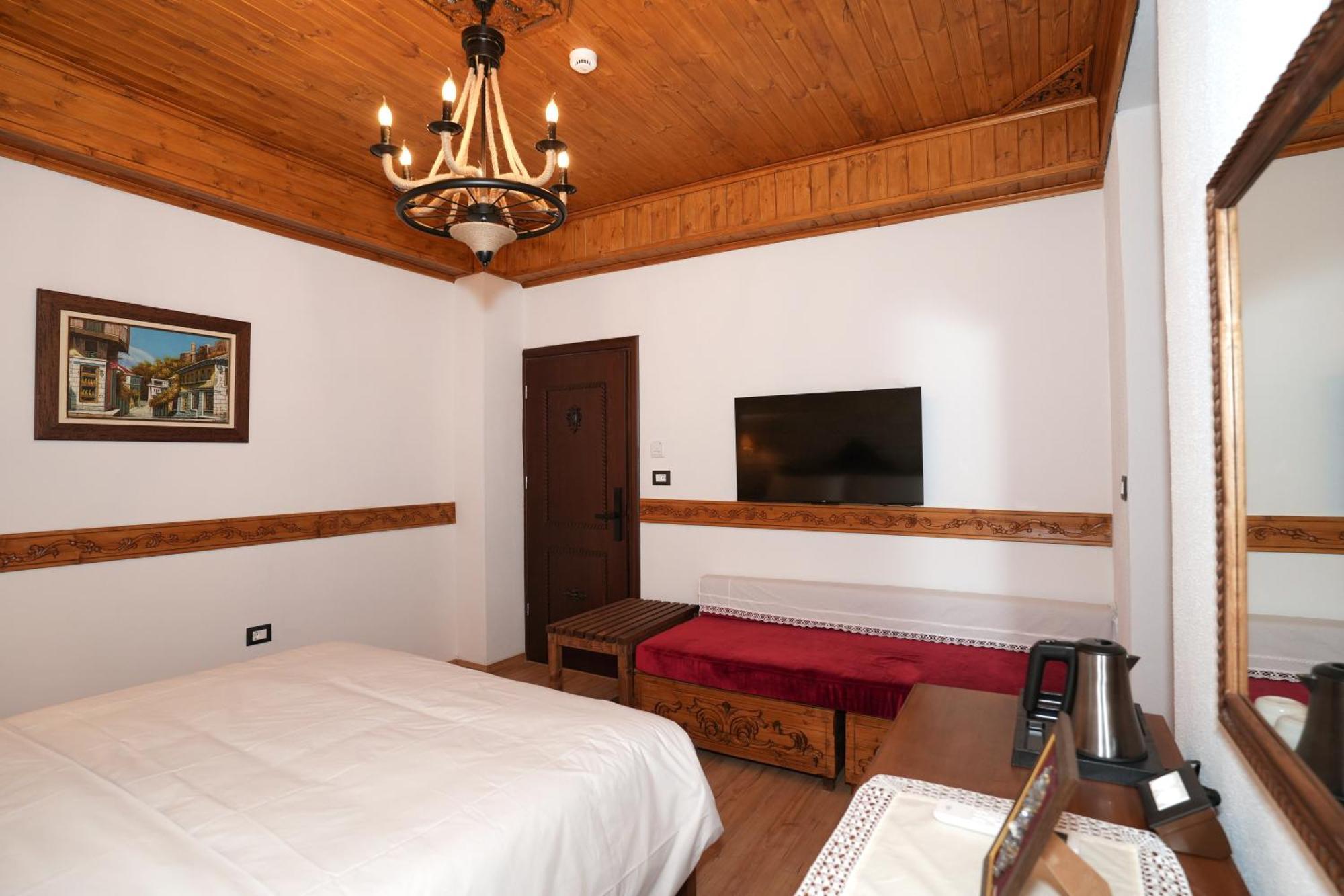 City Street Hotel Gjirokaster Room photo