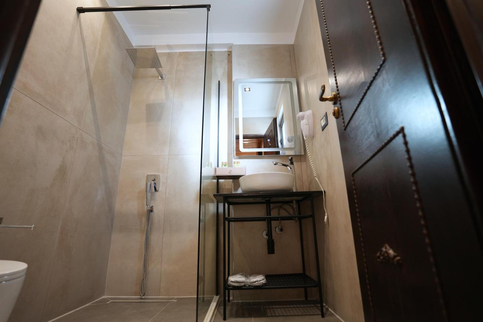 City Street Hotel Gjirokaster Room photo