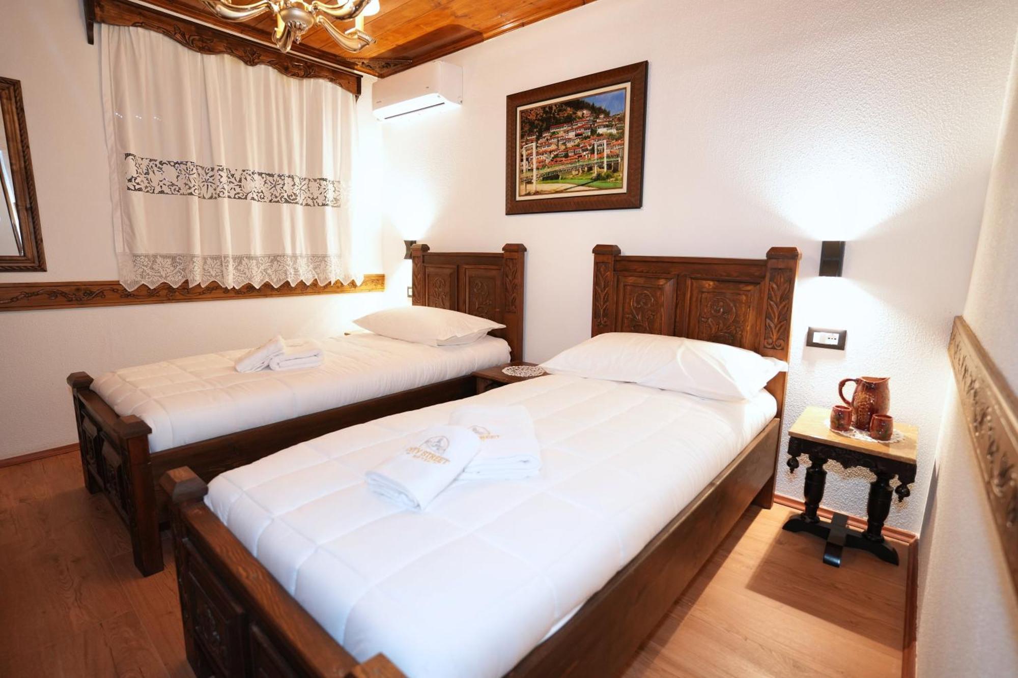 City Street Hotel Gjirokaster Room photo