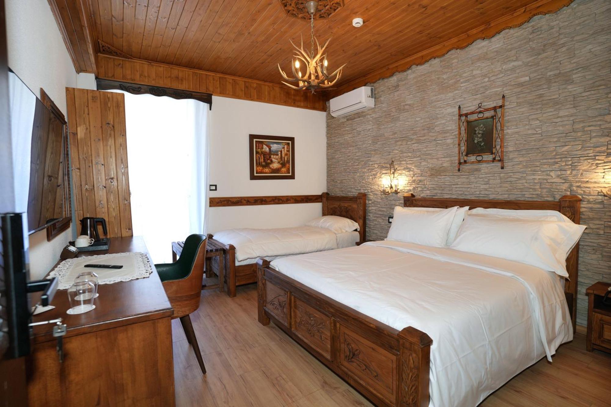 City Street Hotel Gjirokaster Exterior photo