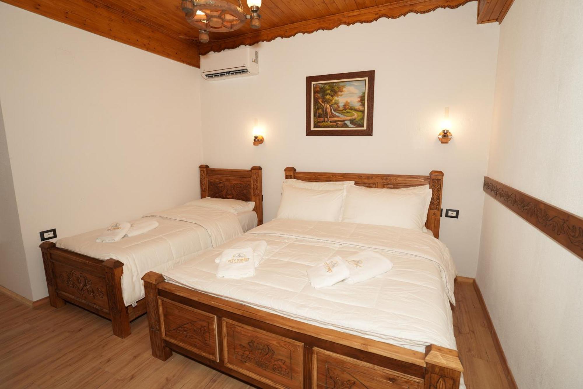 City Street Hotel Gjirokaster Room photo