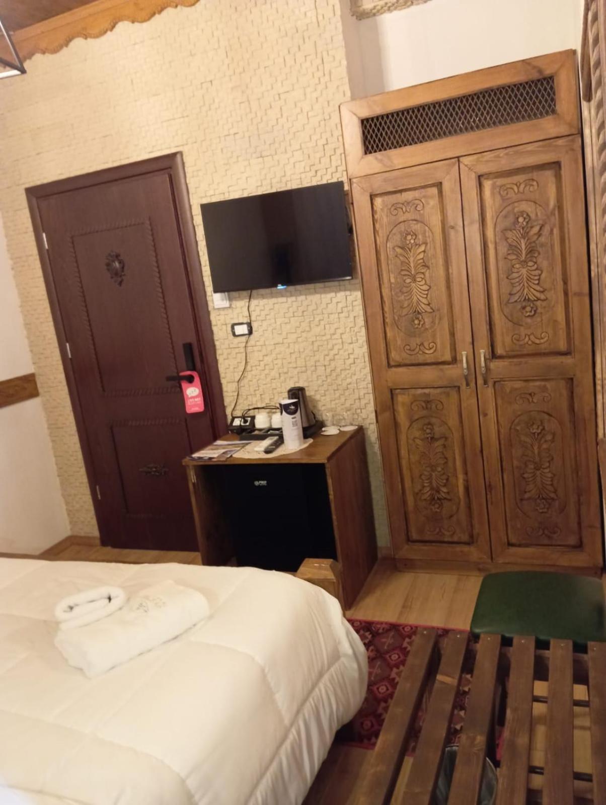 City Street Hotel Gjirokaster Room photo